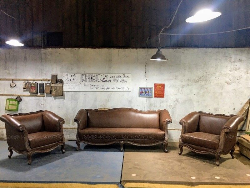 Hoàn thiện mẫu sofa tân cổ điển gỗ tự nhiên Óc chó, bọc da bò thật sang trọng, quyền lực cho khách ở chung cư Imperia Hải Phòng